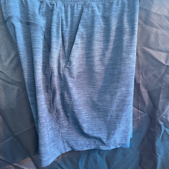 Lululemon shorts 9 inch - Picture 8 of 10